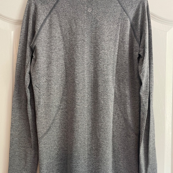 Swiftly Tech Long-Sleeve Shirt 2.0 Hip Length (12) - Picture 3 of 6